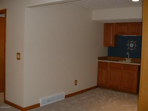 1484 Springbrook Dr, Jenison, MI 49428 photo 24