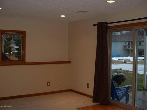 1484 Springbrook Dr, Jenison, MI 49428 photo 19
