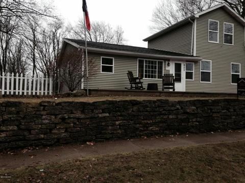 420 E Hughes St, Marshall, MI 49068 photo 3