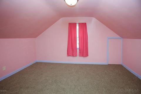 285 22nd St N, Springfield, MI 49037 photo 9