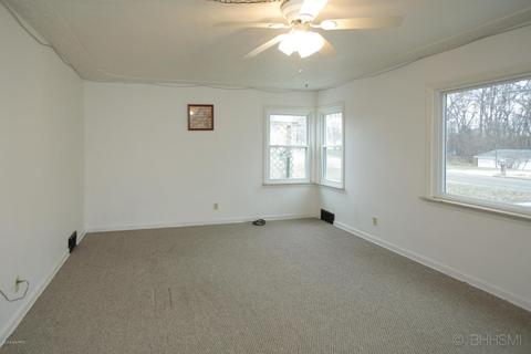 285 22nd St N, Springfield, MI 49037 photo 3