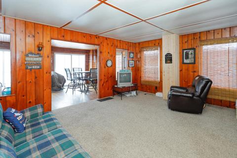 348 Lloyd Ln, Bronson, MI 49028 photo 4