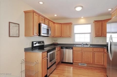372 Upton Dr, St. Joseph, MI 49085 photo 5