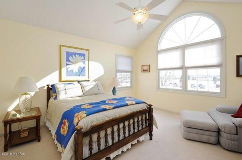 372 Upton Dr, St. Joseph, MI 49085 photo 10