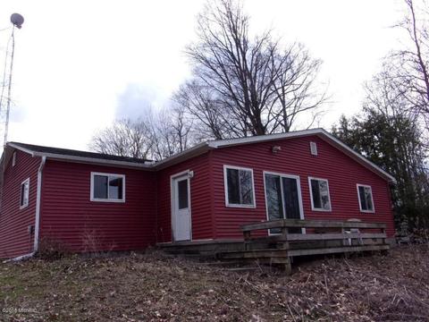 13664 Lenore Dr, Hudson, MI 49247 photo 1