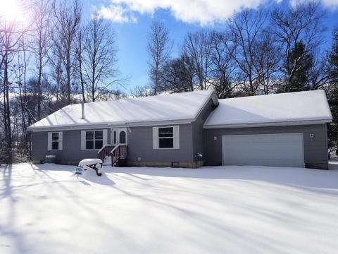 485 Oak St, Baldwin, MI 49304 photo 2
