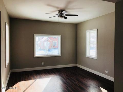 304 Third St, Manistee, MI 49660 photo 3