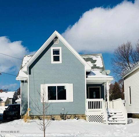 304 Third St, Manistee, MI 49660 photo 1