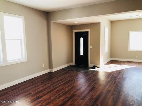 304 Third St, Manistee, MI 49660 photo 10