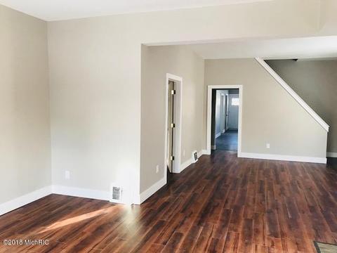 304 Third St, Manistee, MI 49660 photo 6