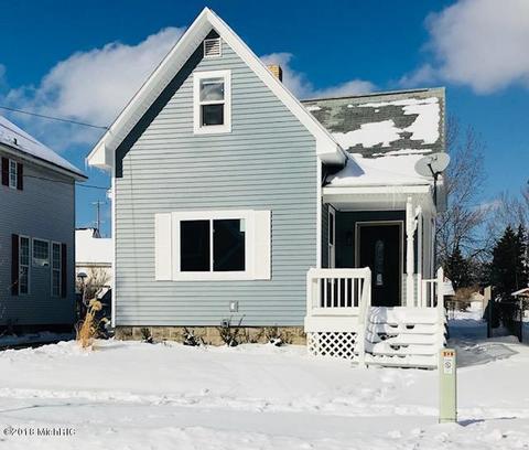304 Third St, Manistee, MI 49660 photo 2