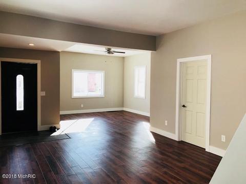 304 Third St, Manistee, MI 49660 photo 11