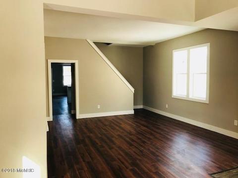 304 Third St, Manistee, MI 49660 photo 5