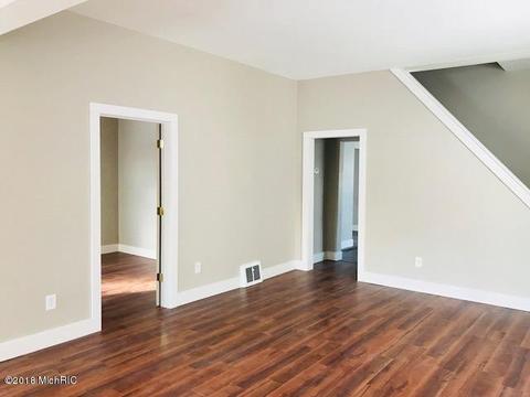 304 Third St, Manistee, MI 49660 photo 7
