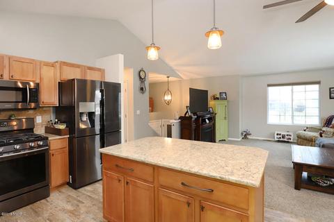3827 Hare Ln, Dorr, MI 49323 photo 11