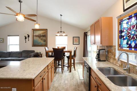 3827 Hare Ln, Dorr, MI 49323 photo 10