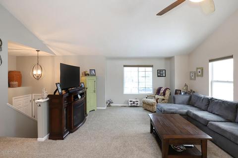 3827 Hare Ln, Dorr, MI 49323 photo 4
