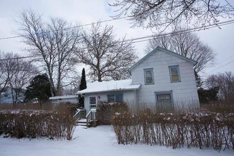 815 Maple St, Marshall, MI 49068 photo 2