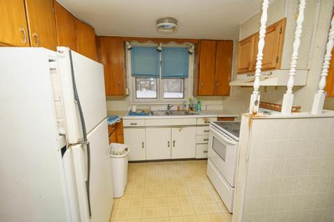 815 Maple St, Marshall, MI 49068 photo 4