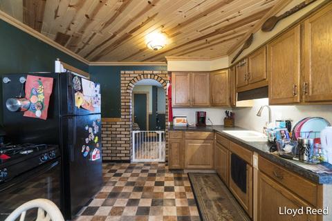 816 W Ellis Ave, Belding, MI 48809 photo 3