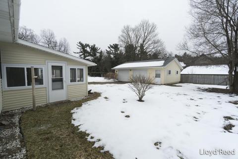 841 Harrison St, Belding, MI 48809 photo 29