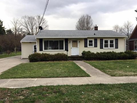 841 Harrison St, Belding, MI 48809 photo 1
