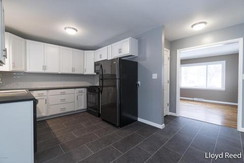 841 Harrison St, Belding, MI 48809 photo 3