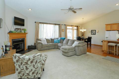 202 Golfview Dr, Plainwell, MI 49080 photo 4