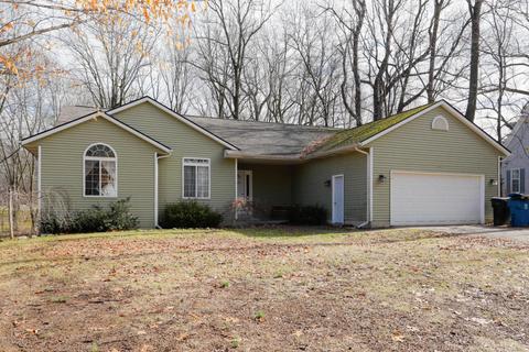 202 Golfview Dr, Plainwell, MI 49080 photo 1