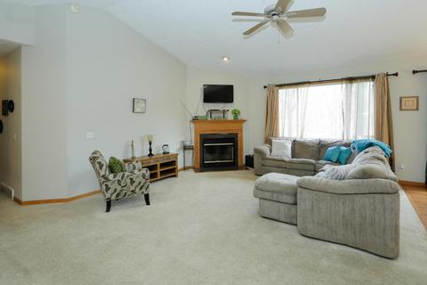 202 Golfview Dr, Plainwell, MI 49080 photo 3