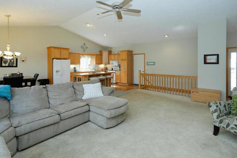202 Golfview Dr, Plainwell, MI 49080 photo 5