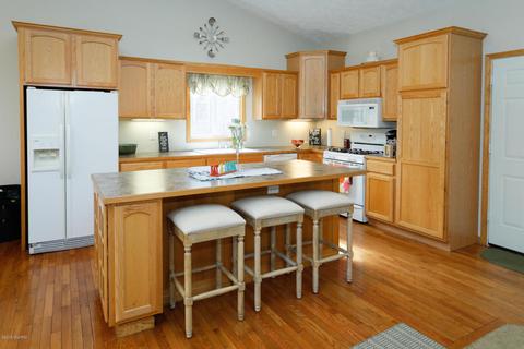 202 Golfview Dr, Plainwell, MI 49080 photo 7