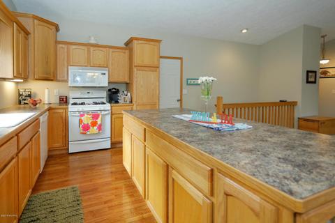 202 Golfview Dr, Plainwell, MI 49080 photo 9
