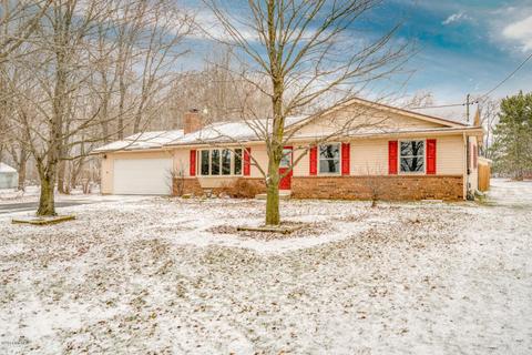 275 13th St, Plainwell, MI 49080 photo 2