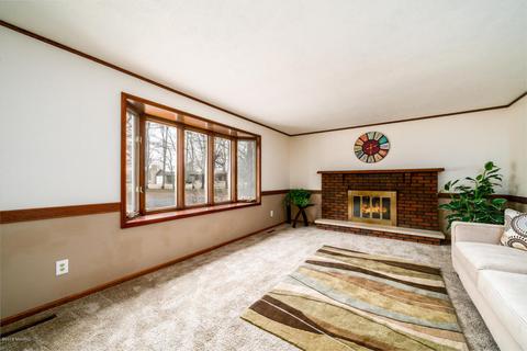 275 13th St, Plainwell, MI 49080 photo 3
