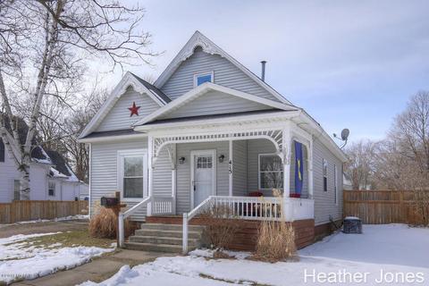 415 Lewis St, Belding, MI 48809 photo 2
