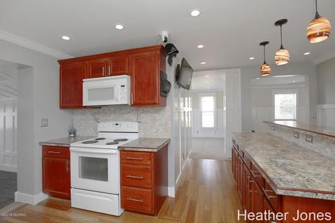 415 Lewis St, Belding, MI 48809 photo 9