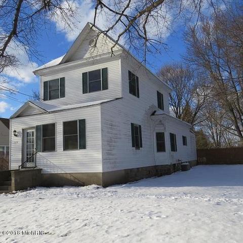 928 Masonic Ave, Belding, MI 48809 photo 2