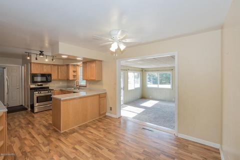 672 10th St, Plainwell, MI 49080 photo 6