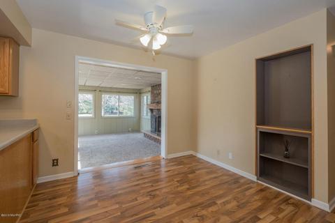 672 10th St, Plainwell, MI 49080 photo 5