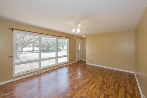 672 10th St, Plainwell, MI 49080 photo 2