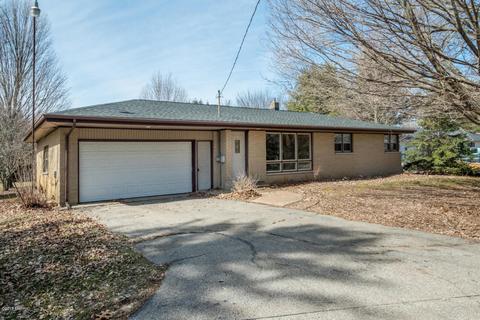 672 10th St, Plainwell, MI 49080 photo 1