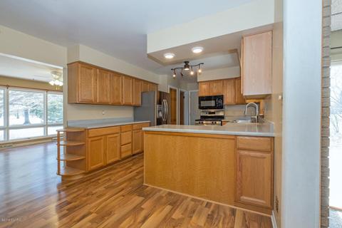 672 10th St, Plainwell, MI 49080 photo 9