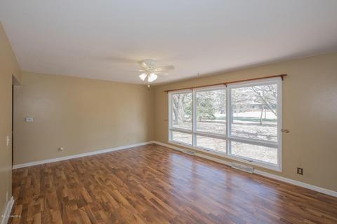 672 10th St, Plainwell, MI 49080 photo 4