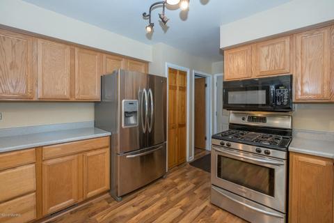 672 10th St, Plainwell, MI 49080 photo 13