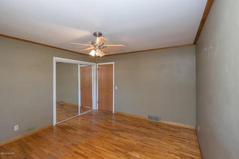 672 10th St, Plainwell, MI 49080 photo 21