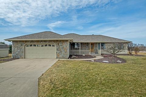 312 Anns Ct, Plainwell, MI 49080 photo 1