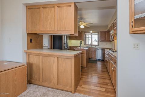 312 Anns Ct, Plainwell, MI 49080 photo 9