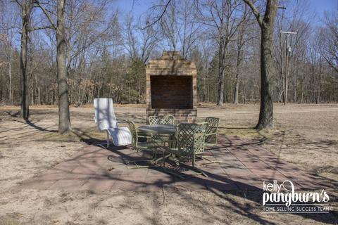 11493 S Walnut Ave, Grant, MI 49327 photo 9