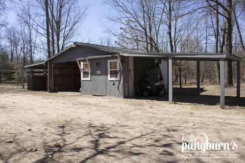 11493 S Walnut Ave, Grant, MI 49327 photo 8